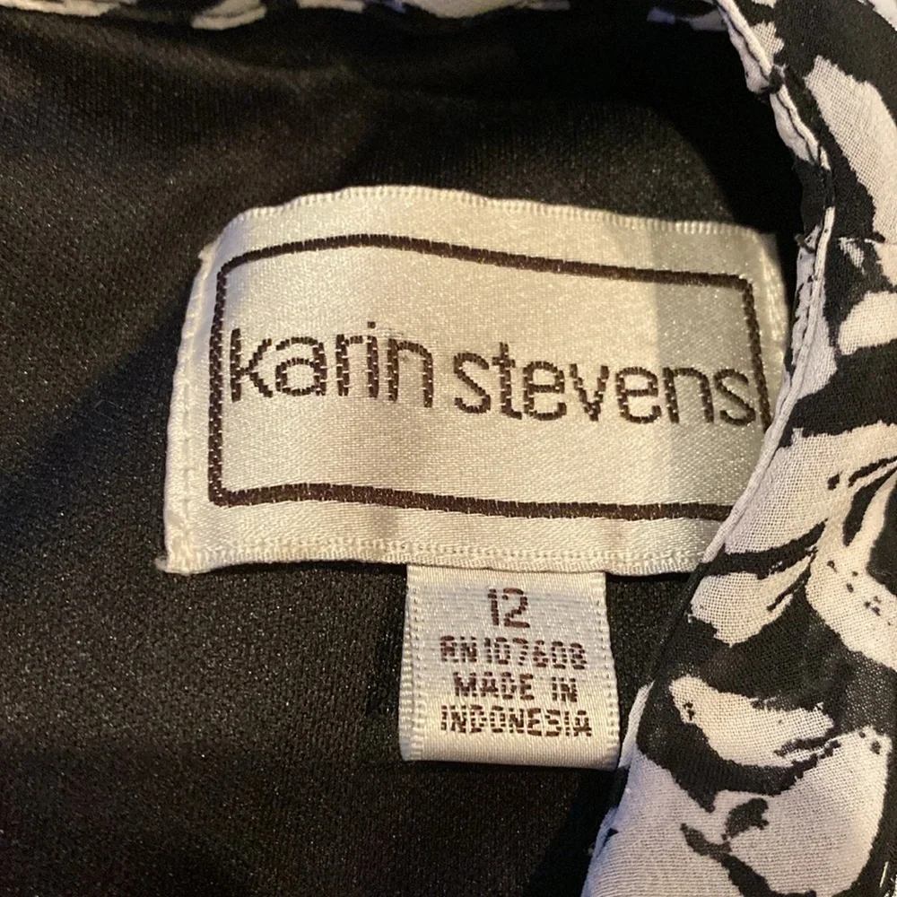 Karin Steven’s sleeveless black/white patterned lined dress. Tie at neck & waist